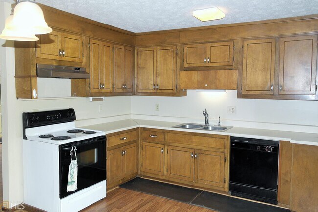 Foto del edificio - 188 Carl-Cedar Hill Rd