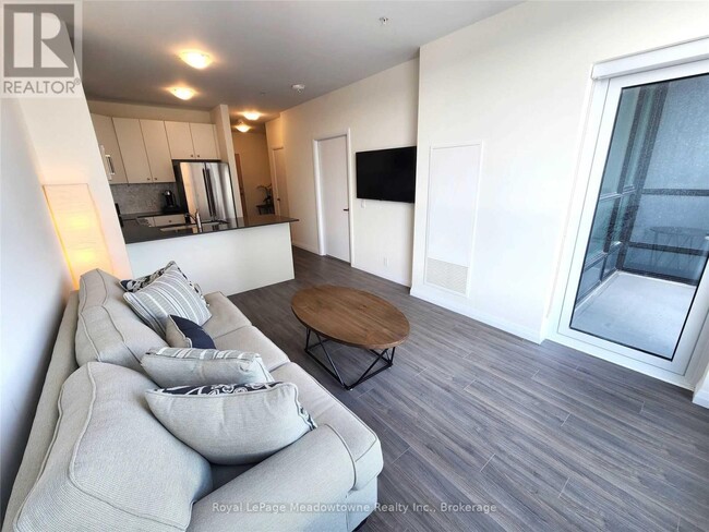 Building Photo - 104 Garment St