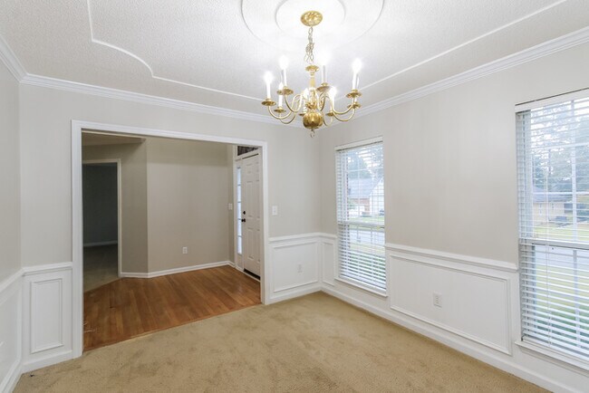 Building Photo - Spacious 4 Bedroom Home