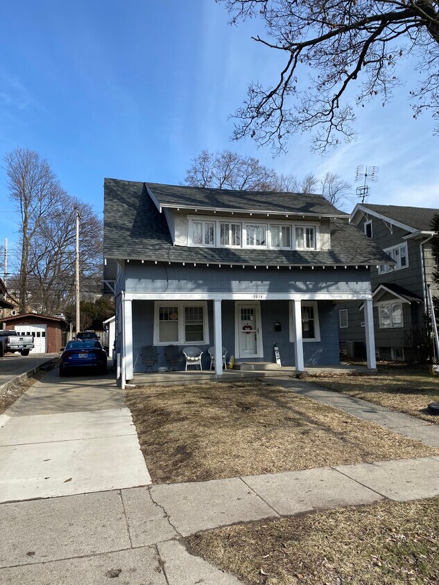 Front - 1016 Michigan Ave