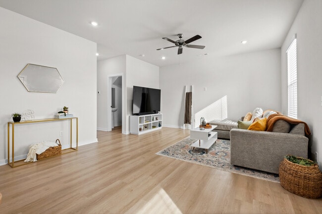 Photo - 257 S Harrogate Ln House