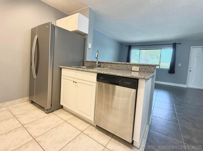 Building Photo - 1625 Meadows Cir
