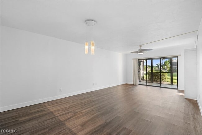 Foto del edificio - 15456 Admiralty Cir