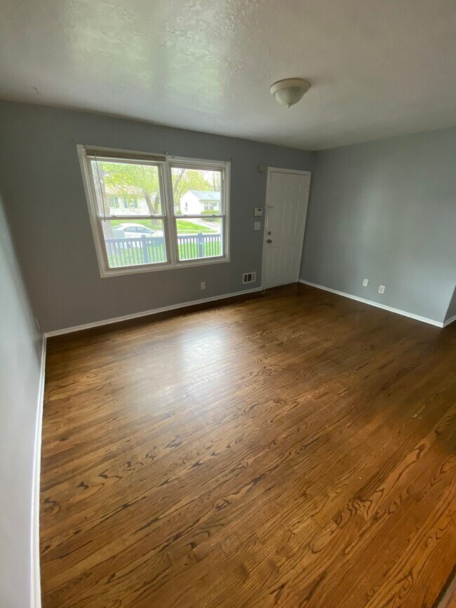 Building Photo - 13805 12 Street