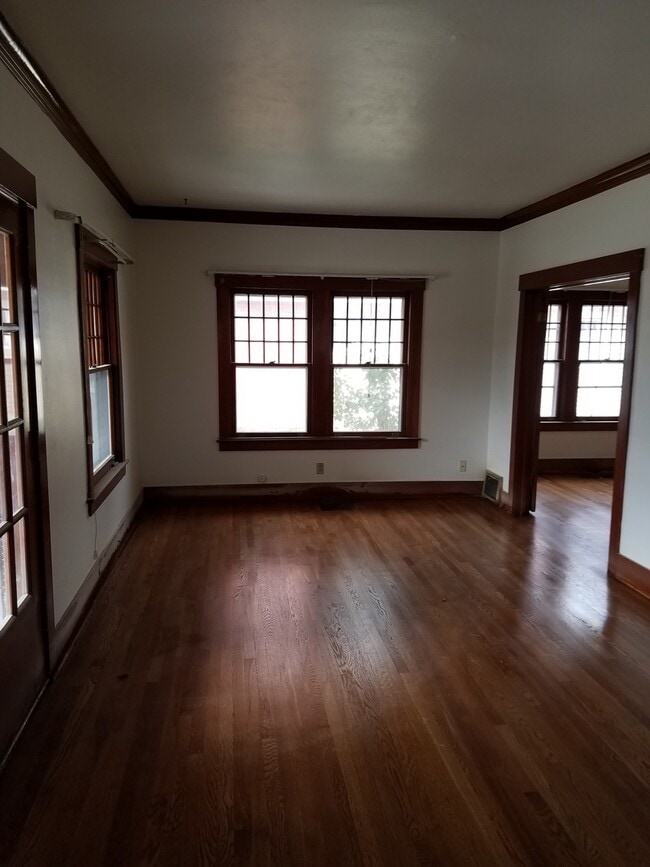 Building Photo - Craftsman Cottage