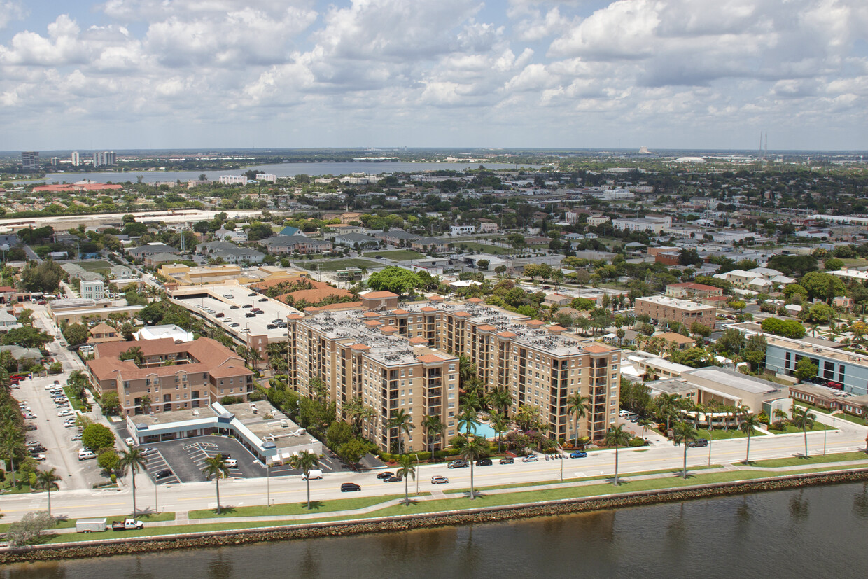 Primary Photo - 1801 N Flagler Dr