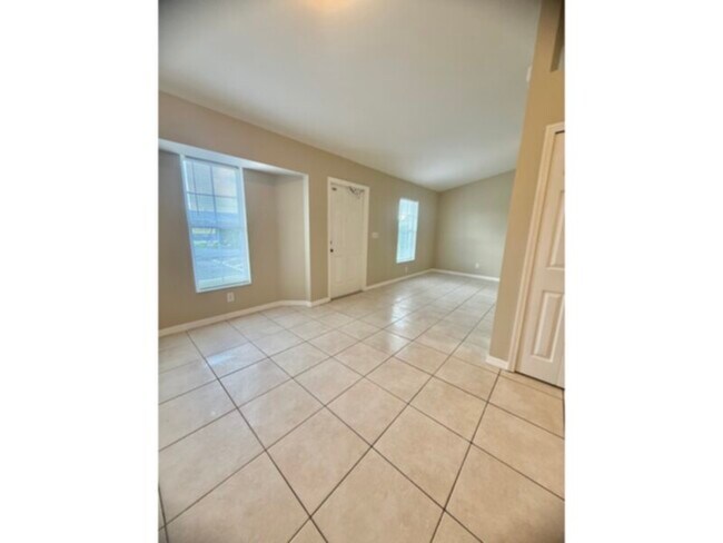 Foto del edificio - AVAILABLE NOW! l 2 Bed 2 Bath Located SE C...