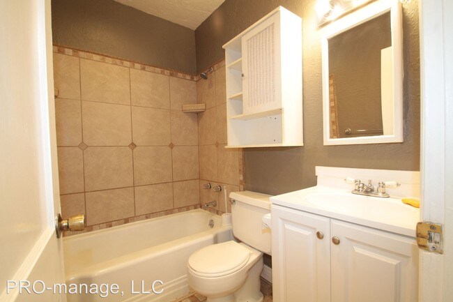 Building Photo - 3 br, 2 bath House - 682 E. 13th St.