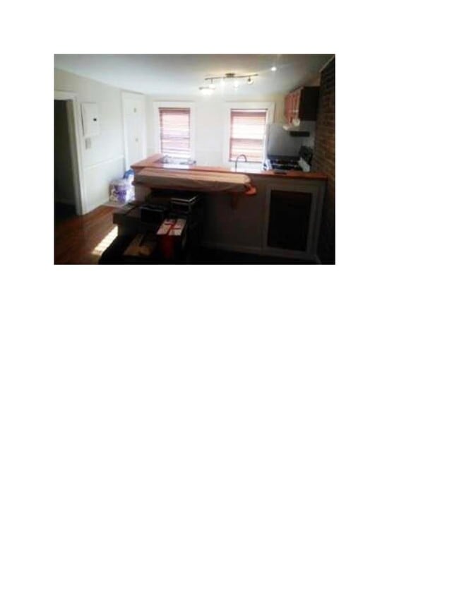Building Photo - 245 7th St