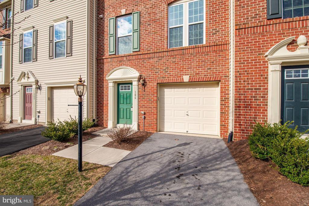 Primary Photo - 106 Argyle Ct