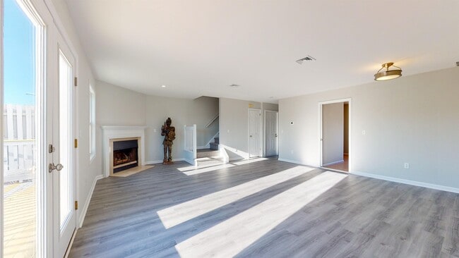 Building Photo - 130 Deer Hill Ave