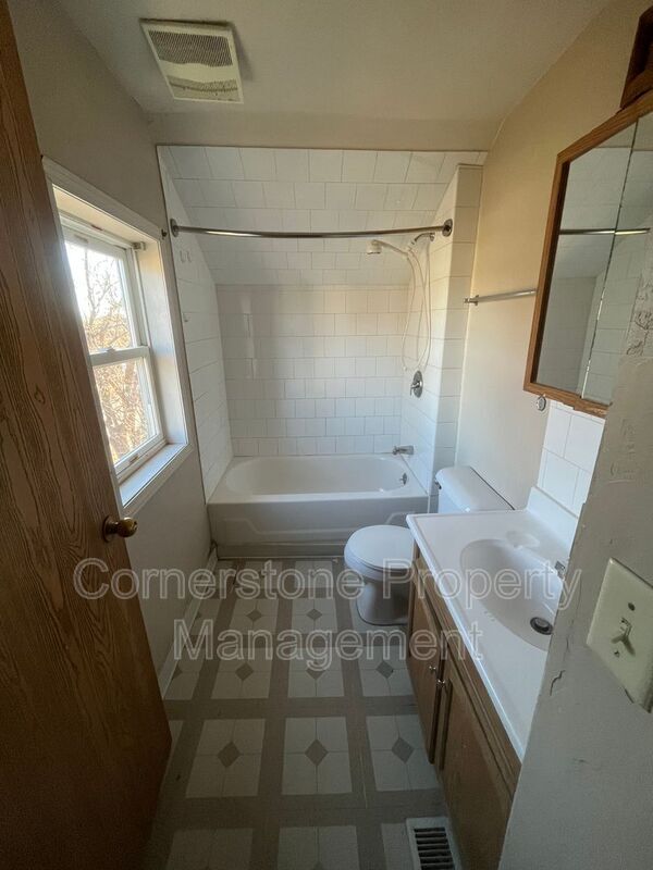 Building Photo - 1229 1st Ave N