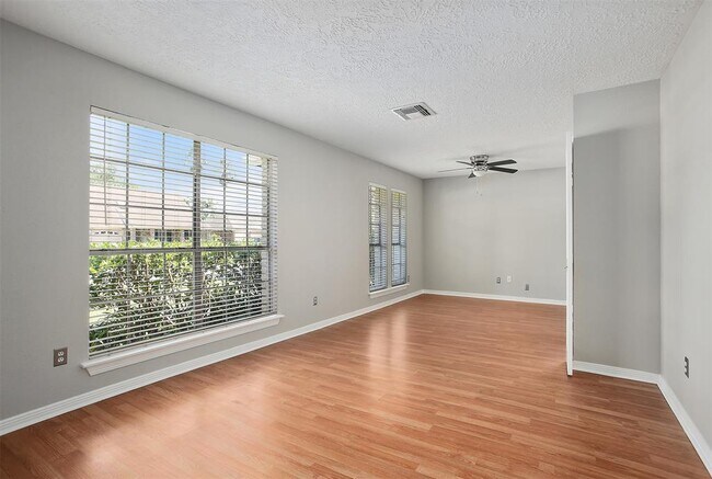 Foto del edificio - 419 Heatherwood Ct