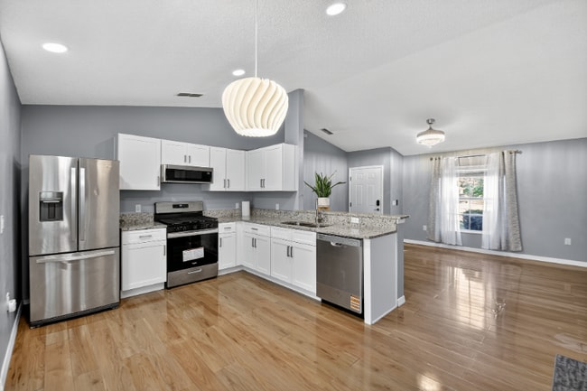 Building Photo - 4 Starling Dr