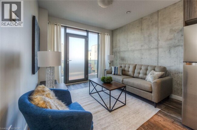 Photo du bâtiment - 1434 Highland Rd W