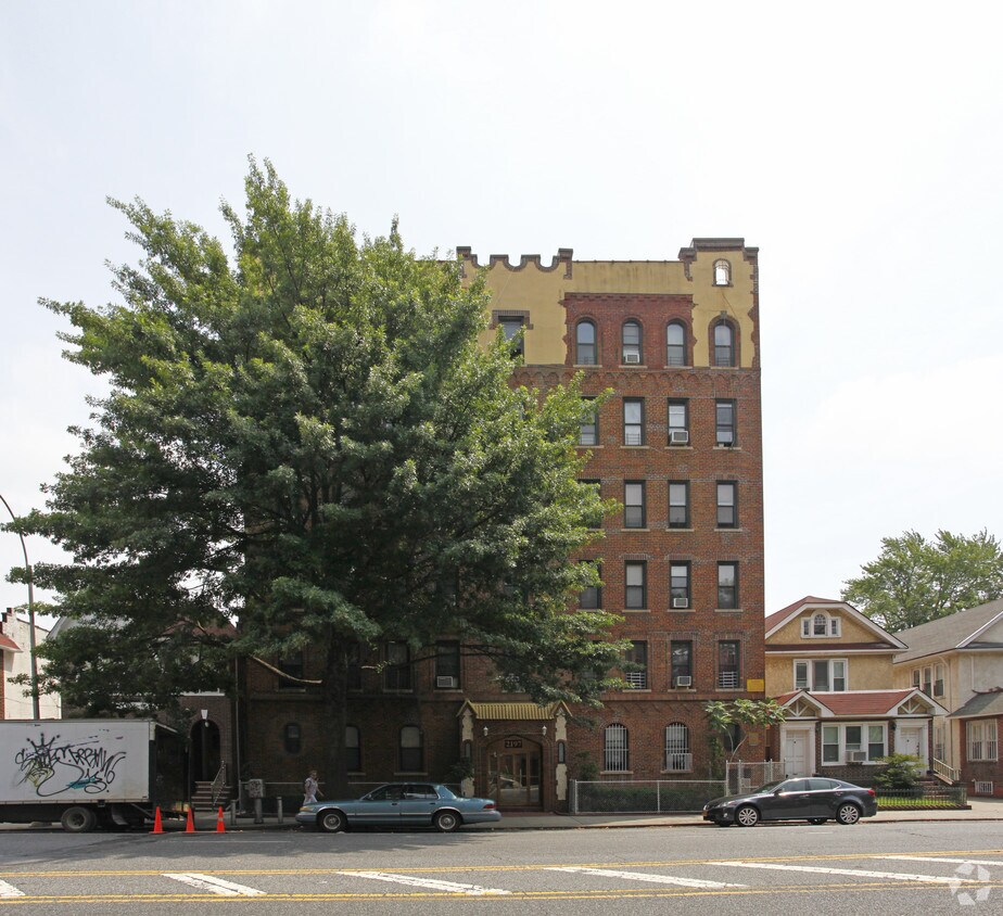 Building Photo - 2197 Ocean Ave