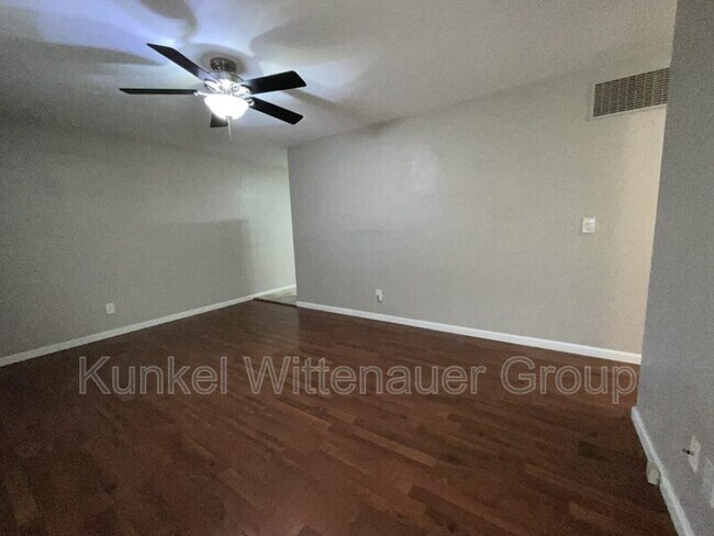 Foto del edificio - 801 W Nixon Dr