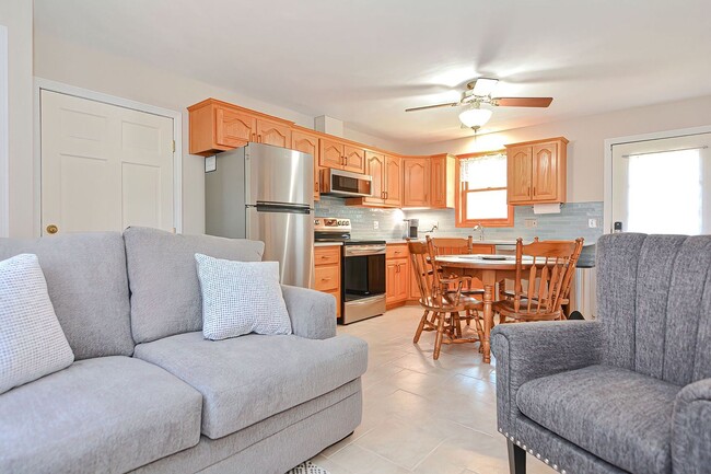 Building Photo - Winter rental: Dot's Place- (Utilities Inc...
