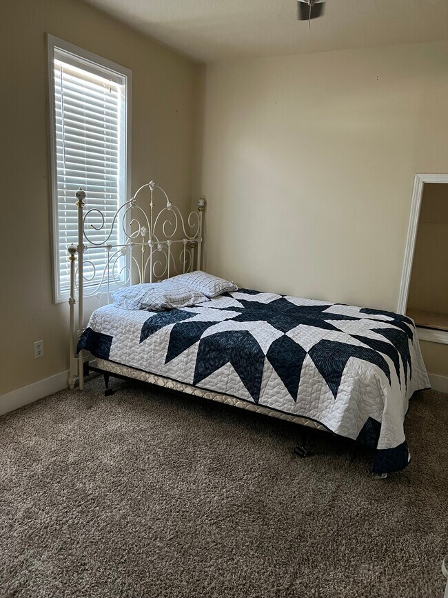 Dormitorio - 315 7th Ave S