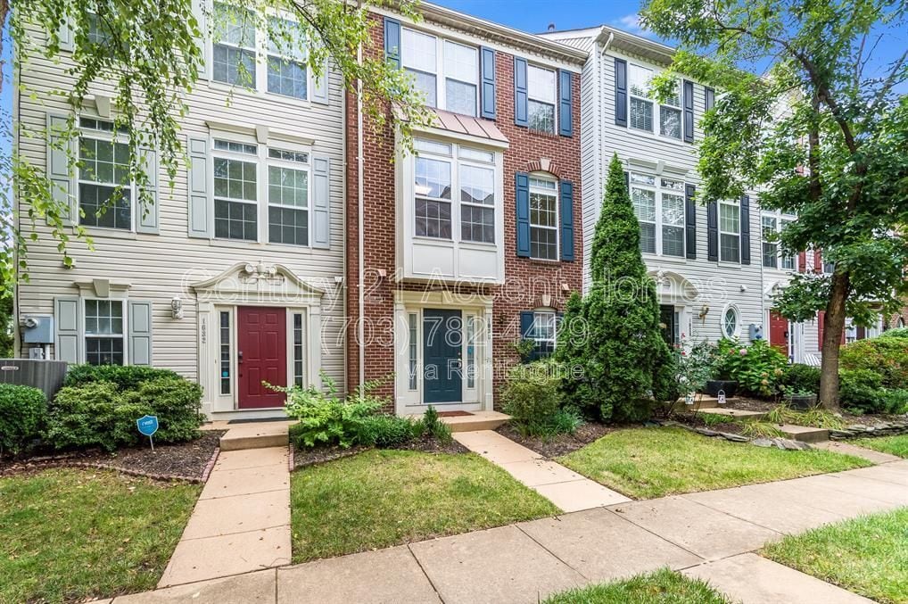 Primary Photo - 1030 Harrison Cir