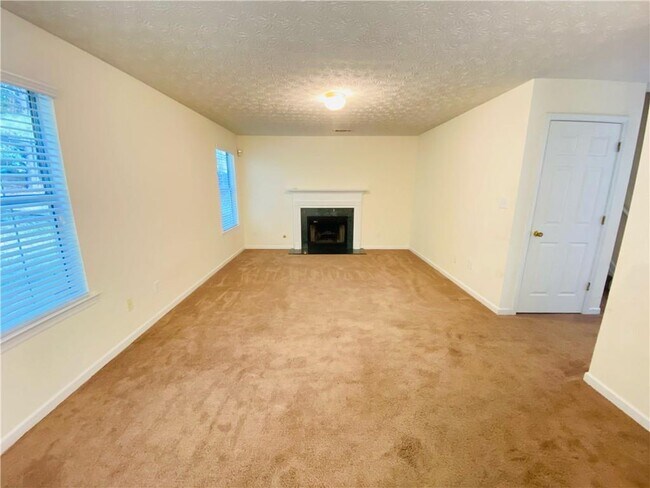 Foto del edificio - 5528 Silver Springs Dr