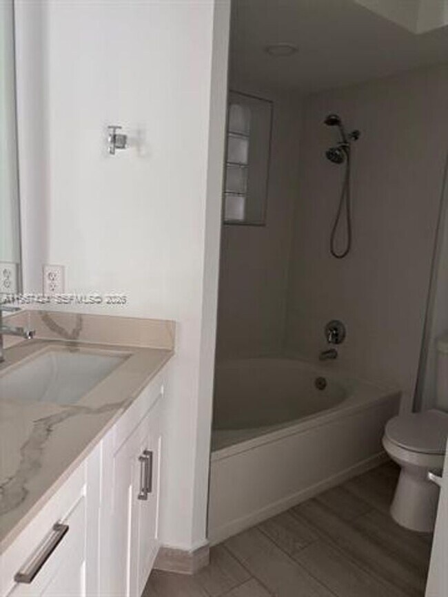 Foto del edificio - 3255 NE 184th St