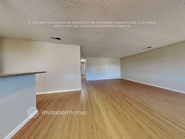 Building Photo - 1658 Ashwood Dr