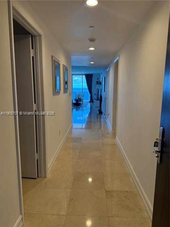 Foto del edificio - 1850 S Ocean Dr