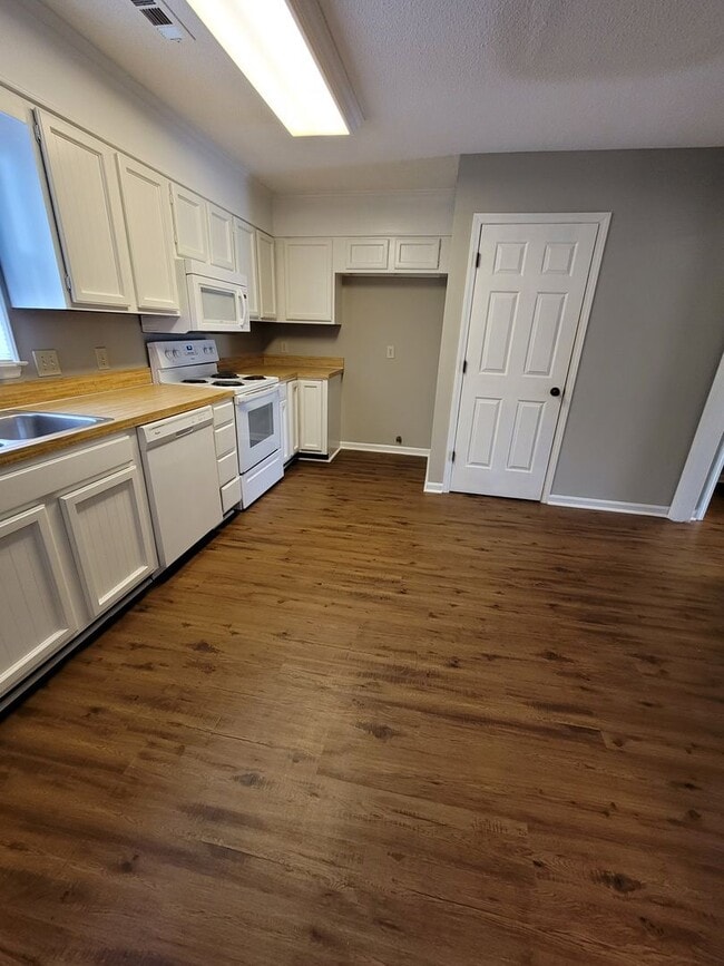 Foto del edificio - 3 BR Townhome in Creekside Village!