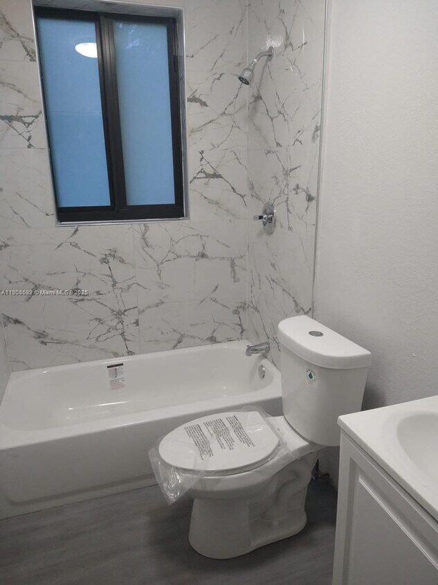 Foto del edificio - 75 Glen Royal Pkwy