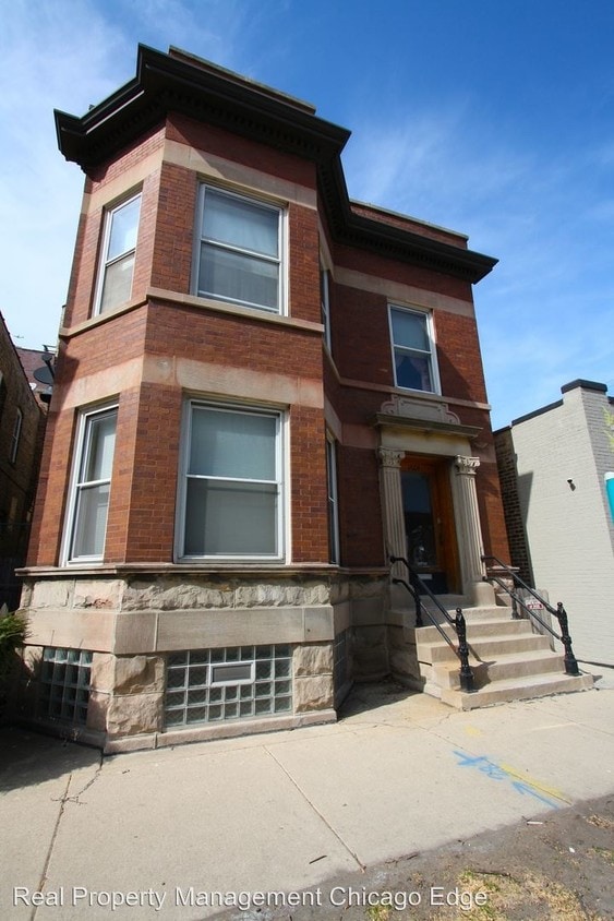 Primary Photo - 1604 W Waveland Ave