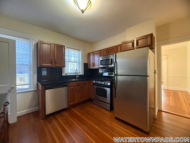 Foto del edificio - 93 Hillside Rd