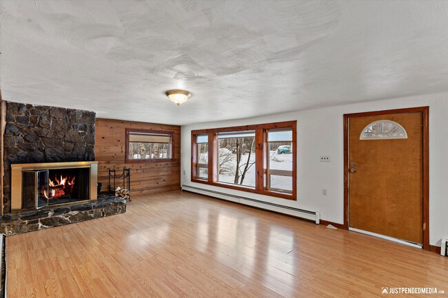 Building Photo - Chugiak Ranch Log Home