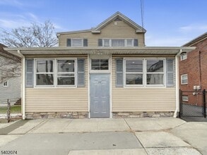 Building Photo - 27 Honiss St