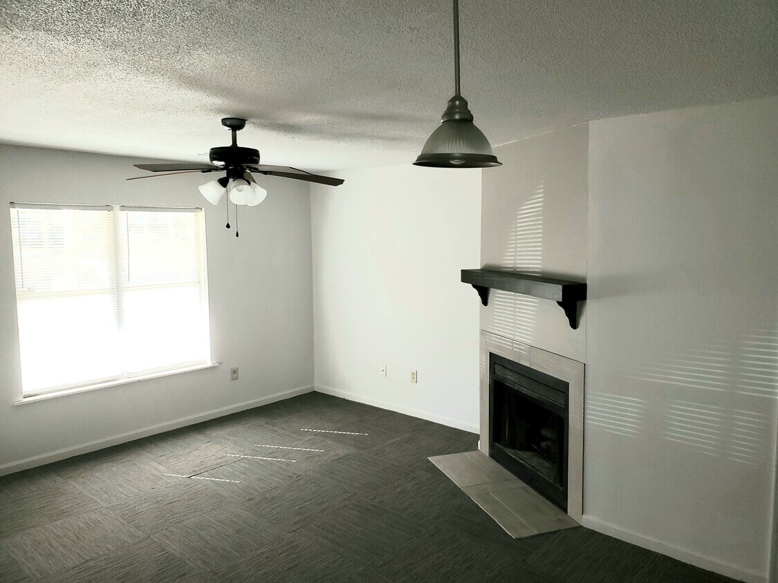 Foto principal - 137 Country Town Dr