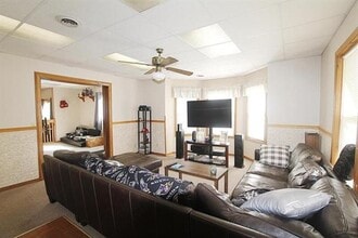 Building Photo - 136 Main St