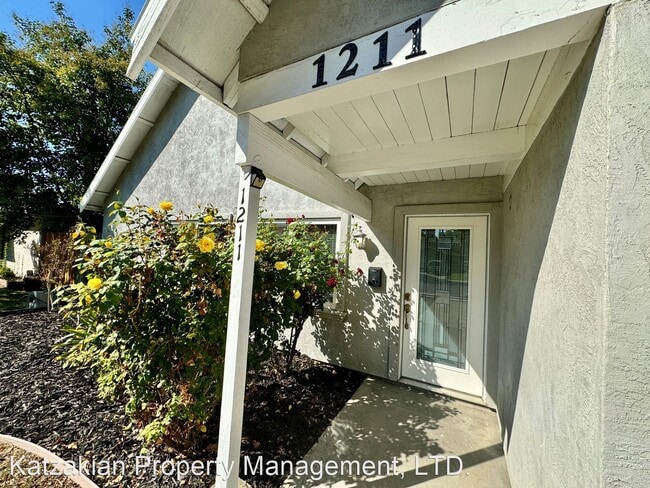Building Photo - 3 br, 2 bath House - 1211 Douglas Rd