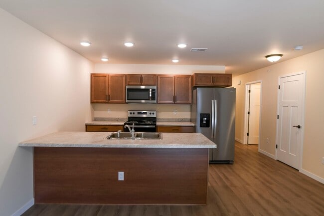 Building Photo - River Trail Estates - Half Off Security De...