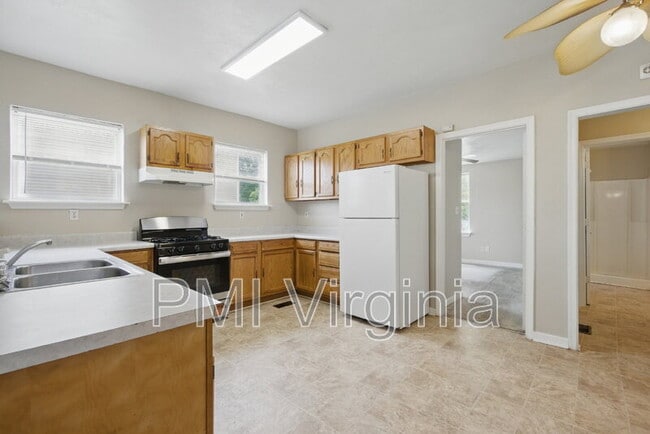 Foto del edificio - 1310 Hoover Ave