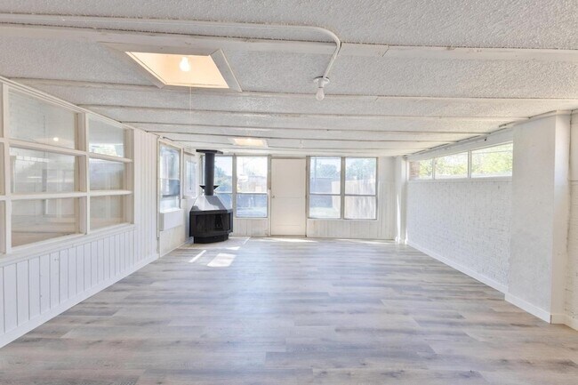 Building Photo - 2513 44th St