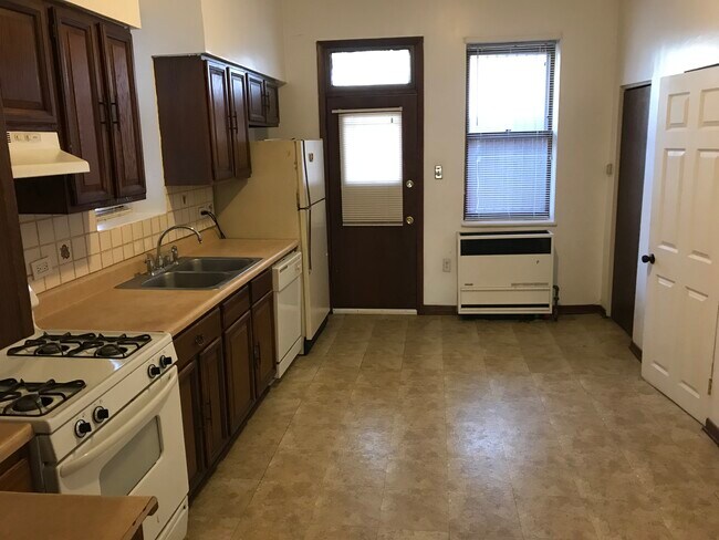 Kitchen - 849 S Miller St