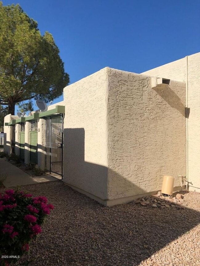 Building Photo - Great Tempe location 2 Bedroom/2 Bath