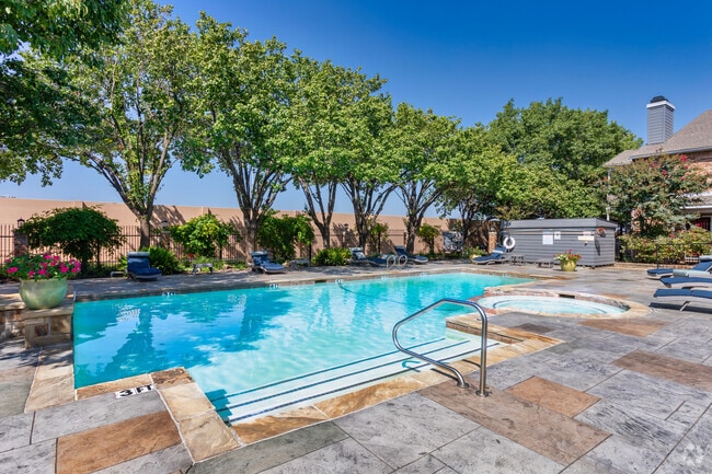 Piscina - Avalon Villas