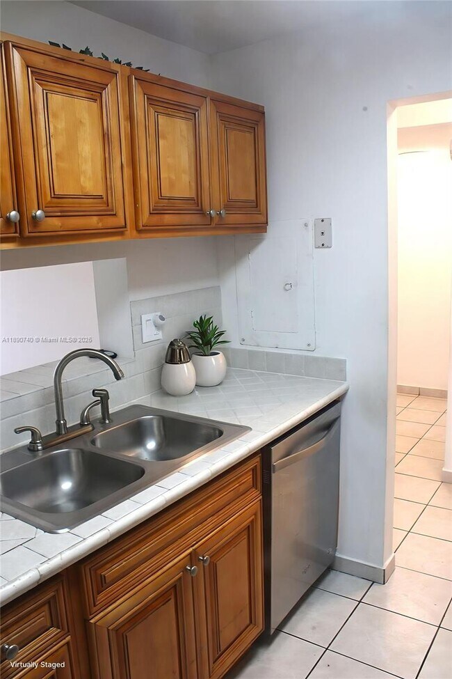 Foto del edificio - 9455 W Flagler St
