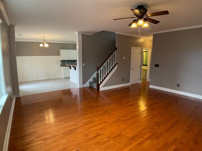 Foto del edificio - 300 Large Oak Ln