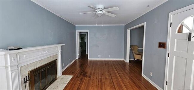 Foto del edificio - 3-bedroom, 1 bathroom, 1 car attached gara...