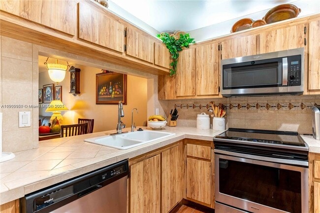 Foto del edificio - 15805 W Waterside Cir