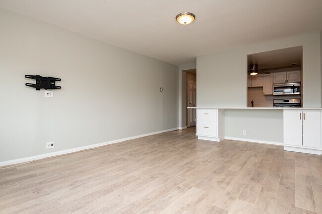 Building Photo - 4201 Cathedral Ave NW