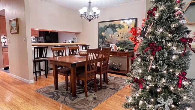 Building Photo - 540 S Forest St