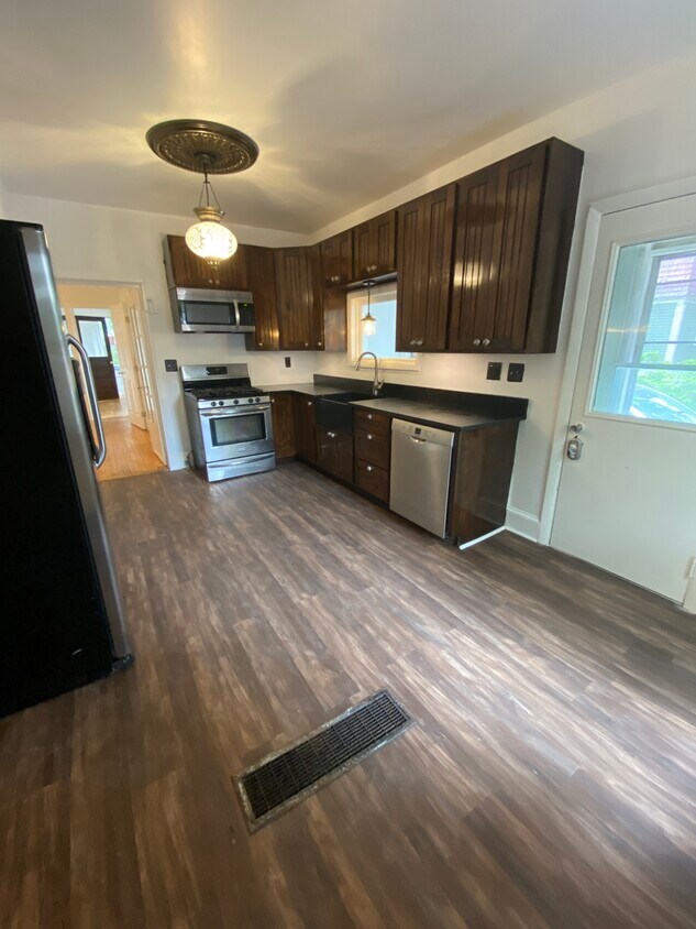 56 King St Unit 56 King 1st Floor, Burlington, VT 05401 Apartments in